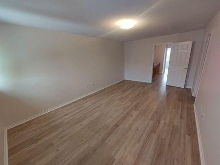 For Lease - 289 Penndutch Circle, Whitchurch-Stouffville, Ontario - Photo 4