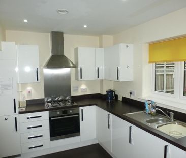 3 bedroom semi-detached house to rent - Photo 3