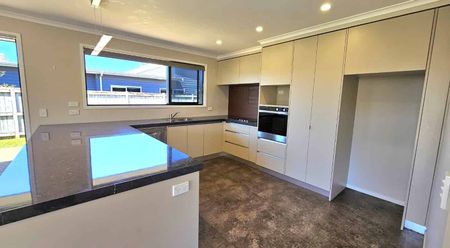 Bell Block - 3 Bedrooms - Photo 5