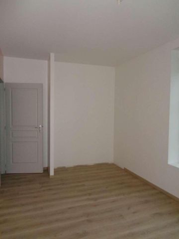 Location Appartement 3 pièces 73m² MONTMORILLON 86500 - Photo 2
