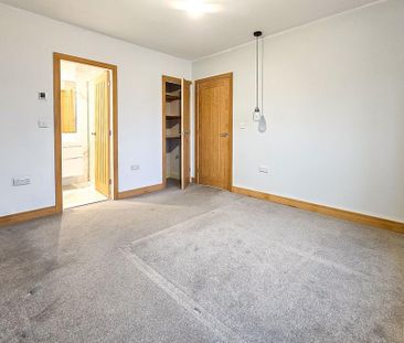 4 bedroom semi-detached house to rent - Photo 4