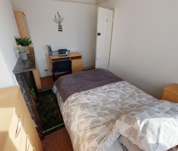 3 bedroom terraced house to rent - Photo 3