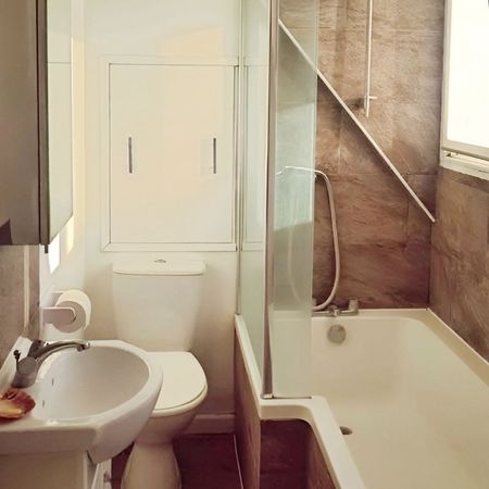 Top Floor Apartment Moments From The Beach - Photo 5