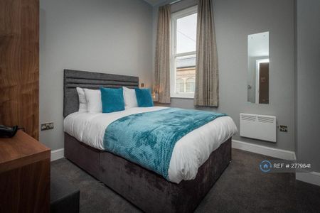 2 bedroom flat to rent - Photo 4