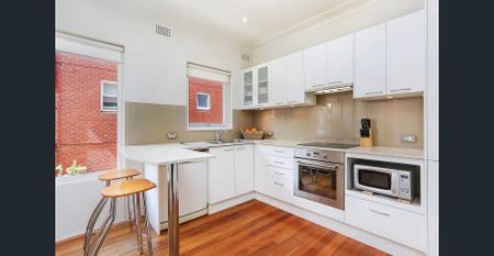 Spacious Two-Bedroom Apartment in the Heart of Monterey - Photo 3