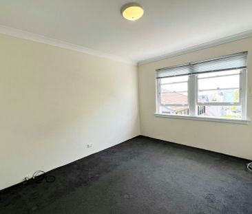 Top Floor One bedroom unit with harbour views and car space**1st Op... - Photo 2