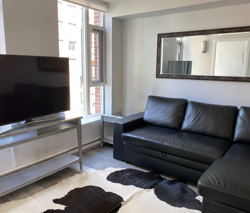 Thoughtfully Designed Yaletown 2 Bedroom With Flexible Solarium Space - Photo 2