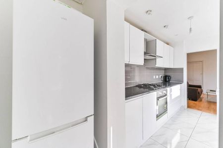 4 bedroom semi-detached house to rent - Photo 5