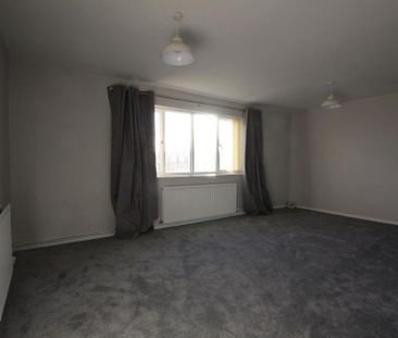 3 bedroom flat to rent - Photo 2