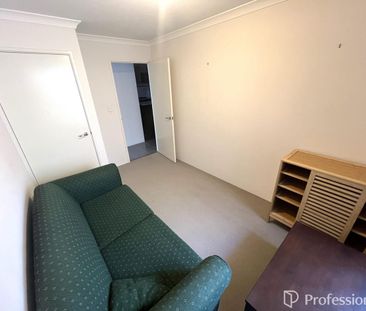 Low Maintenance! - Photo 3