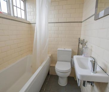 2 bedroom semi-detached house to rent - Photo 6