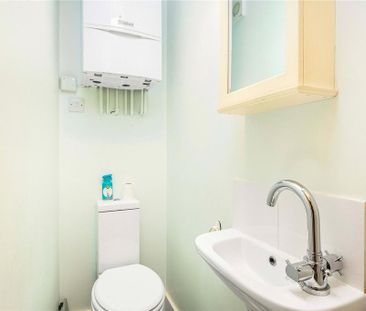 2 bedroom flat to rent - Photo 6