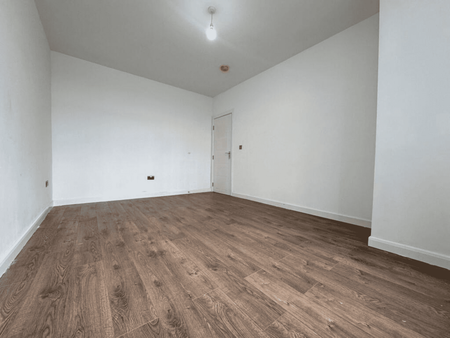 4 bedroom semi-detached house to rent - Photo 3