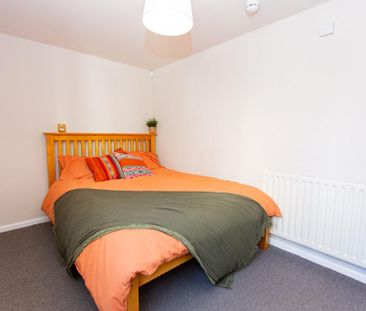 3 bedroom flat to rent - Photo 6