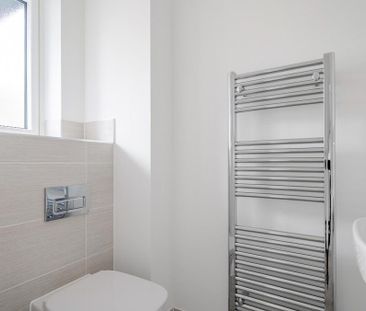 2 bedroom semi-detached house to rent - Photo 6