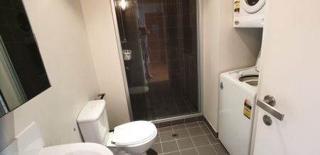 AUCKLAND CITY: Eden Terrace 8th floor one bedroom apartment with sea and city views - Photo 5