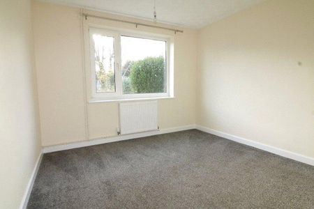 4 bedroom detached house to rent - Photo 3