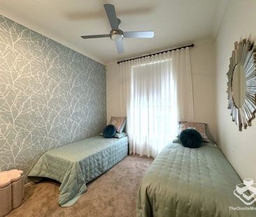 Fully Furnished - Bright and Spacious Home in Emerald Lakes - Photo 6