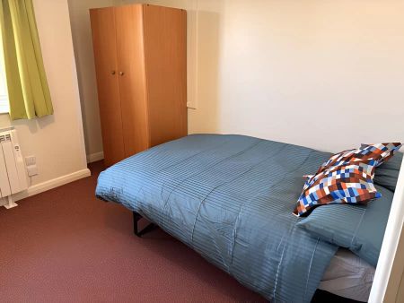 Three Bedroom Classic - Photo 4