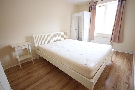 1 bedroom Apartment to let - Photo 2