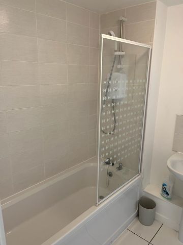 2 Bed Flat, Lewisham High Street, SE13 - Photo 5