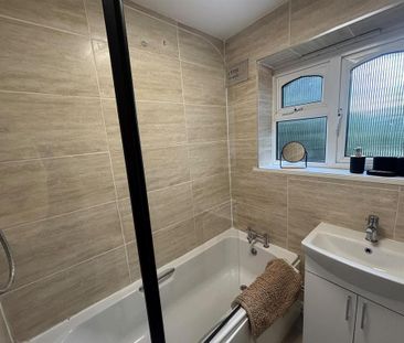 3 bedroom flat to rent - Photo 5