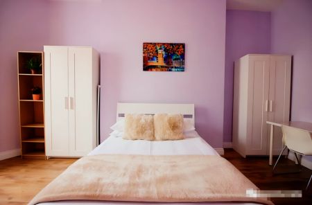 Room 4 - Photo 5