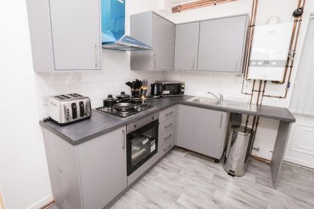 4 bedroom terraced house to rent - Photo 2