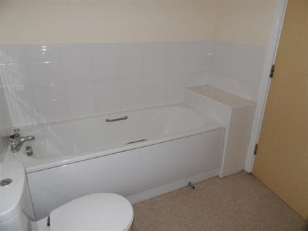 3 bedroom semi-detached house to rent - Photo 5