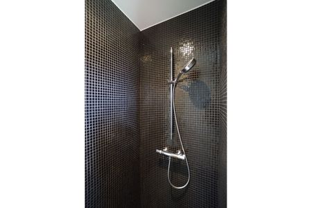 Subliem appartement ontworpen door CAAN Architecten gelegen langs de residentiële Patijntjestraat, omgeving Sint-Pietersstation met een ongeziene kwalitatieve afwerking voor de huurmarkt. - Photo 5