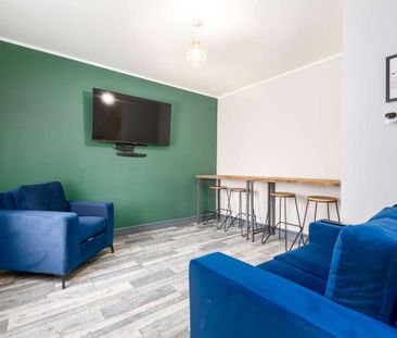 1 bedroom in a house share to rent - Photo 2