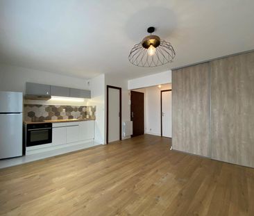 Location appartement rénové 1 pièce 28.63 m² à Romans-sur-Isère (26... - Photo 2