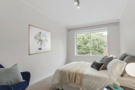 Modern Two-Bedroom Apartment in Convenient Ormond Location - Photo 2