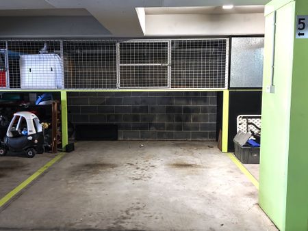 Welcome to This Light-Filled Top-Floor Unit, Set in a Boutique Block of Just Six. - Photo 2