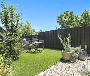 Modern Central Townhouse! - Photo 4