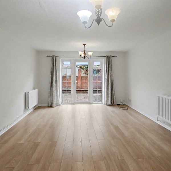 Cottage Grove, Surbiton, KT6 - Photo 1