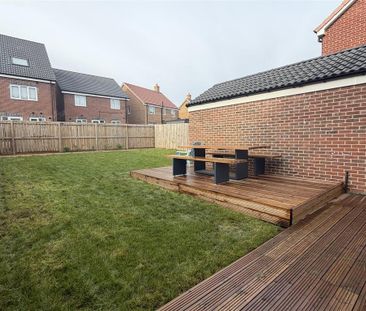 4 bedroom semi-detached house to rent - Photo 3