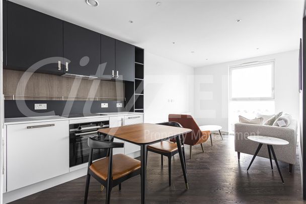 Eden Grove, Staines-Upon-Thames - Photo 1