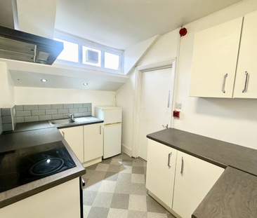 First floor part-furnished apartment close to Forest Recreation gro... - Photo 3