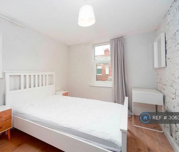 1 bedroom in a house share to rent - Photo 4
