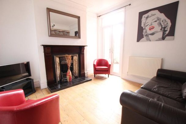 6 bedroom semi-detached house to rent - Photo 1