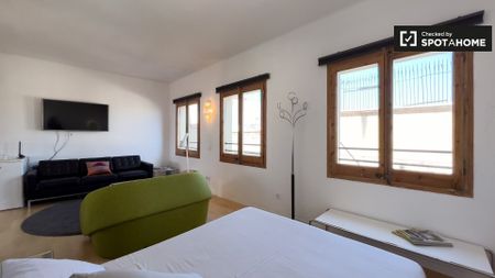 barcelona, Catalonia 08002 - Photo 3