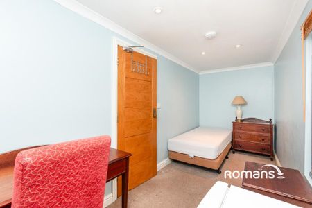 1 bedroom in a house share to rent - Photo 4