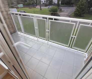 3 Bed Flat, Kingsmere, BN1 - Photo 6