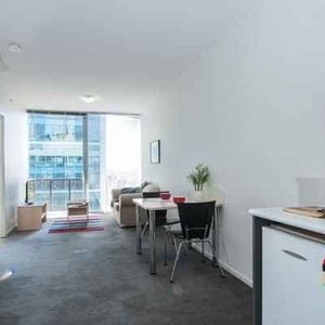 2 Bedroom Apartment - Large High Level - Photo 2