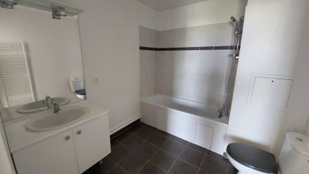 location Appartement T2 DE 38.55m² À POISSY - Photo 4