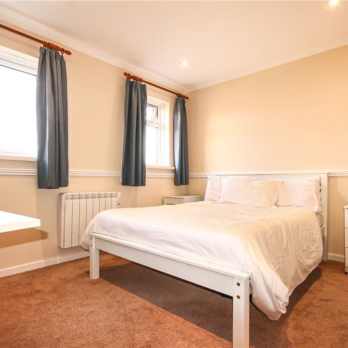 Meadowbrook Close, Colnbrook, Slough, Berkshire, SL3 0PA - Photo 1