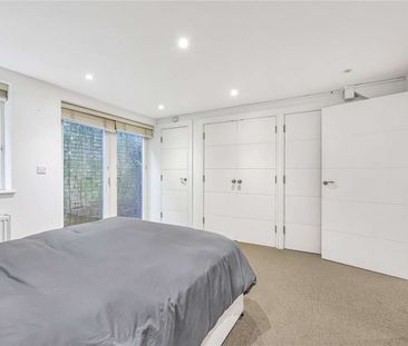 A lovely one bedroom flat in a unique development in Wimbledon. - Photo 3