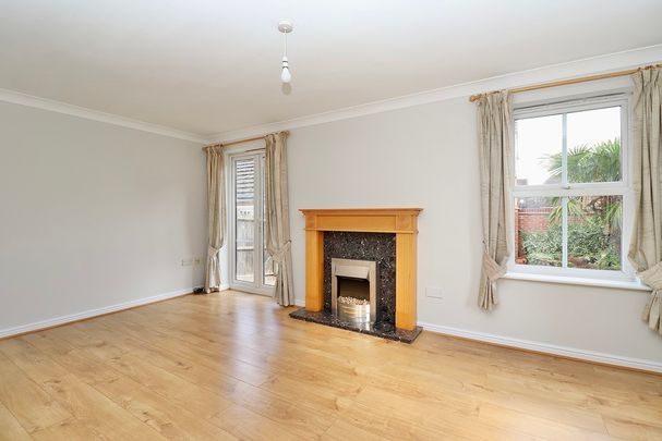 3 bedroom Detached House to let - Photo 1