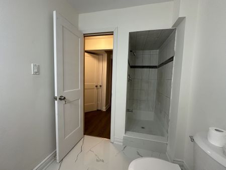 For Lease - 24 Peterson Court, Brampton, Ontario - Photo 5